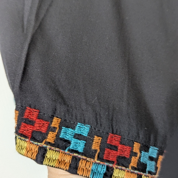 Beautiful Embroidered Women's Top, Soze Medium, Full Cut - Picture 3 of 6